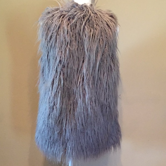 🆕 MUMU Gray Faux Fur Vest Lined Festival Wear - Picture 4 of 5
